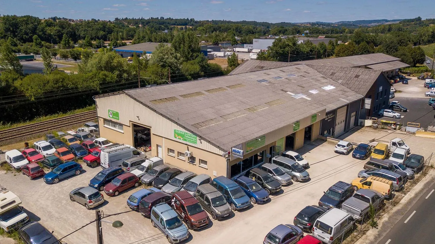 Le garage Lapeyrie à Ussac